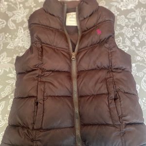 Old navy girls puffer vest Medium